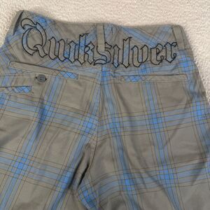 QUIKSILVER Shorts Mens 32x  10" Gray Blue Plaid Embroidered Logo Surf Skater